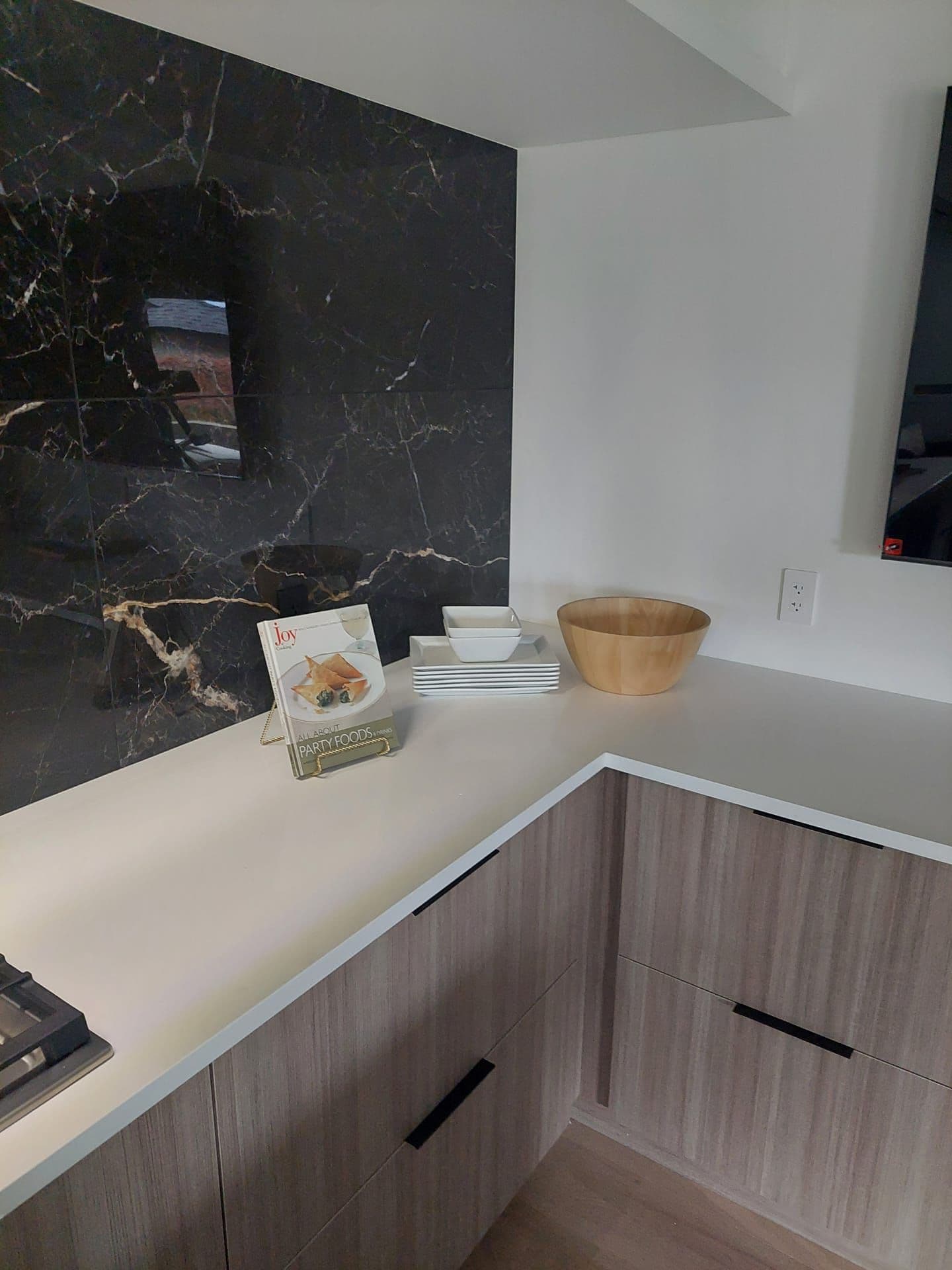 Kitchen Island & Cabinetry